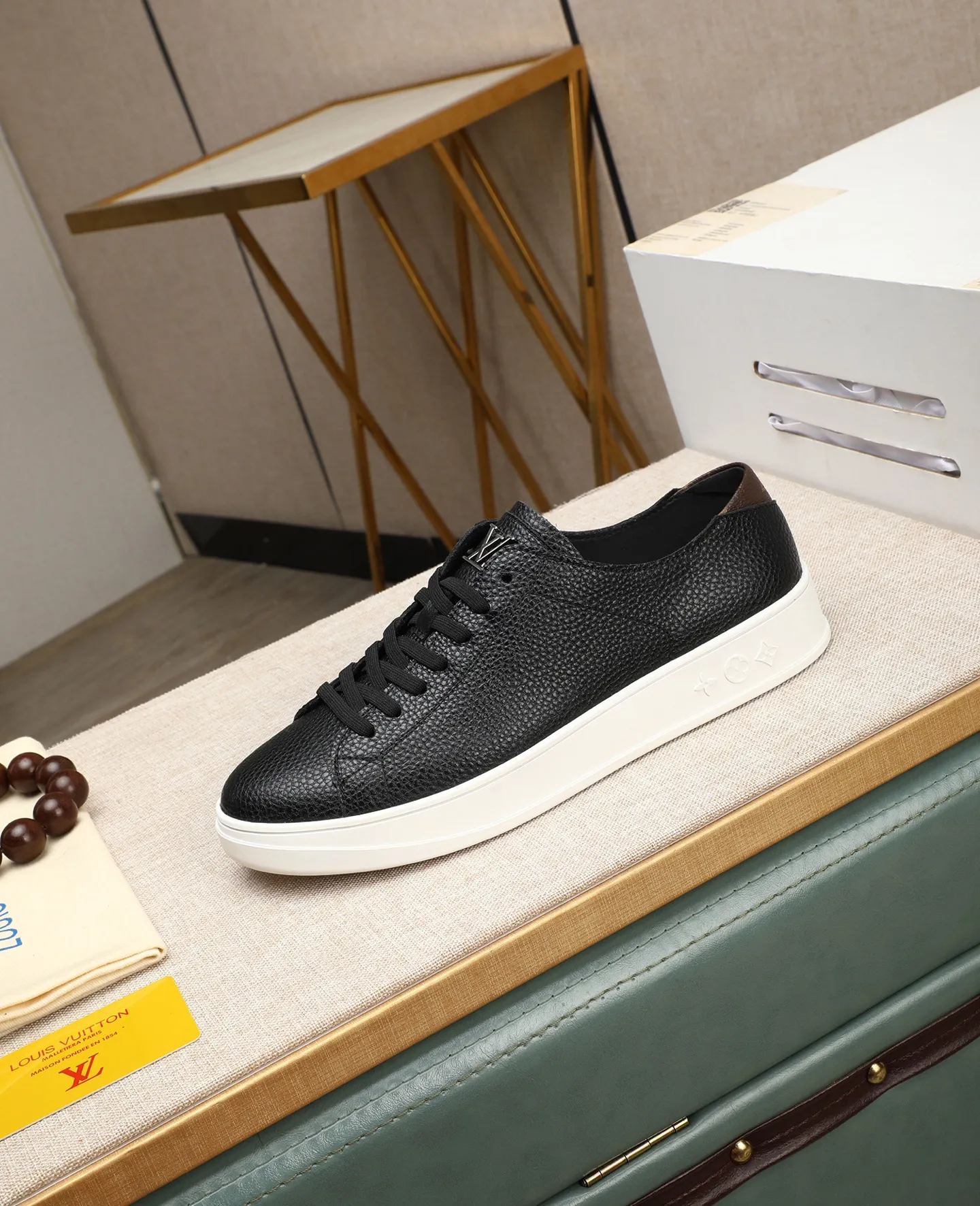 Men's shoes 💰440 📛📛【LOUIS VUITTON】Louis Vuitton official website synchronized new products 👟Milan fashion catwalk style 🇰🇾🇰🇾LV family logo, celebrity style, a must-have for fashionistas ⚠️First-layer calfskin ➕Genuine leather lining ➕Official website original version special outsole 👞Number 38-44